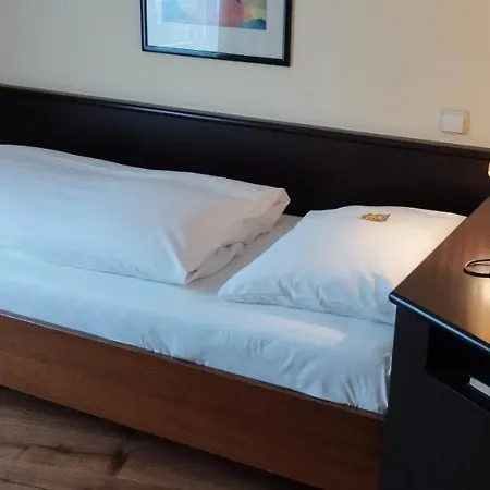 Am Theater שווצינגן