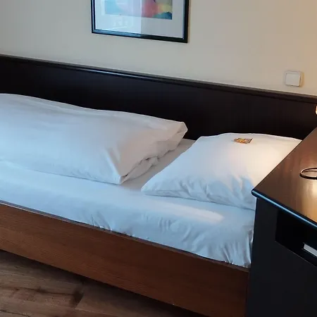 Am Theater Otel Schwetzingen