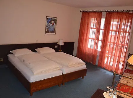 Am Theater Schwetzingen