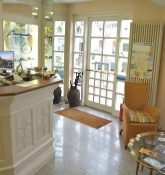 Am Theater Schwetzingen